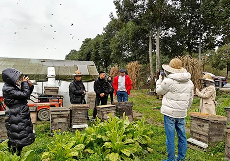 Russian Distributor Victor Visits APIBUZZ About Bee’s Things